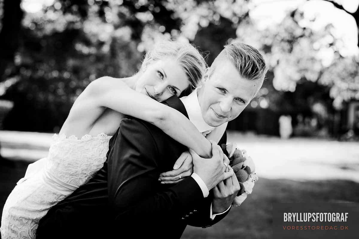 B&W digital wedding photography